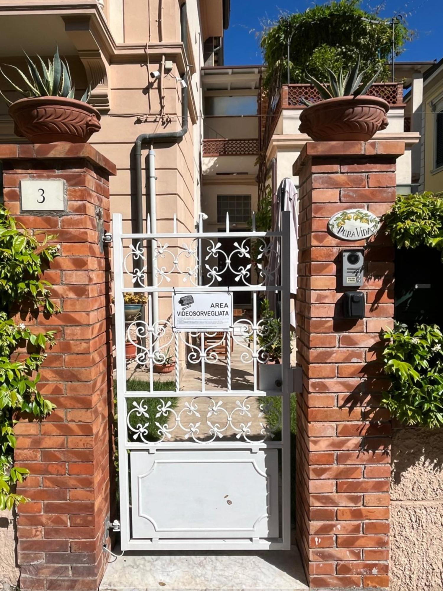 Monolocale Pura Vida Apartman Viareggio Kültér fotó