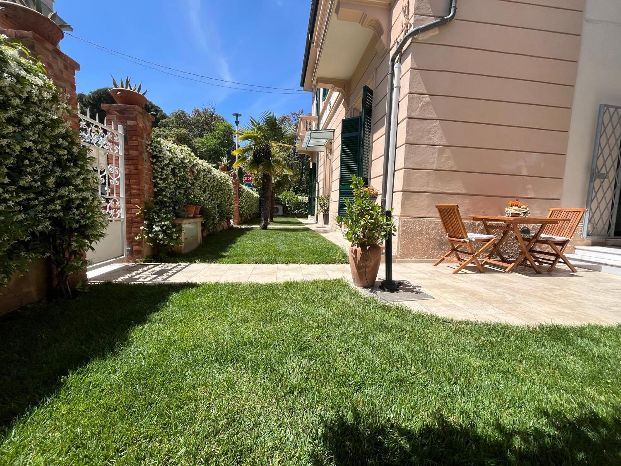Monolocale Pura Vida Apartman Viareggio Kültér fotó